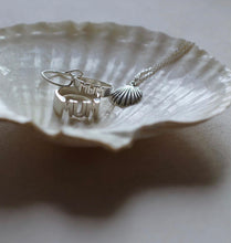 Load image into Gallery viewer, THE MINI MUM RING
