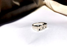 Load image into Gallery viewer, THE MUM RING