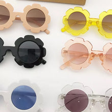 Load image into Gallery viewer, Kids flower sunglasses- transparent pink